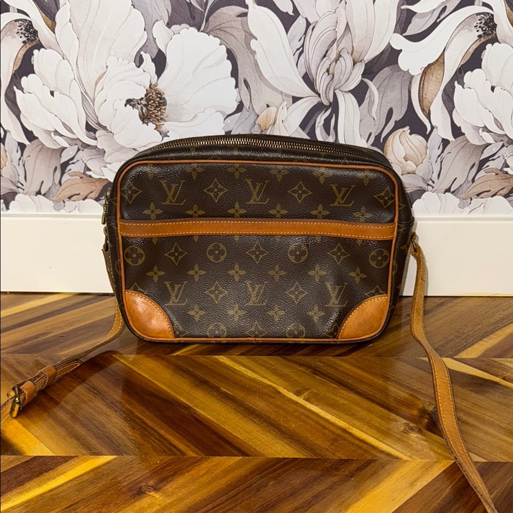 Authentic Louis Vuitton Monogram Trocadero 27